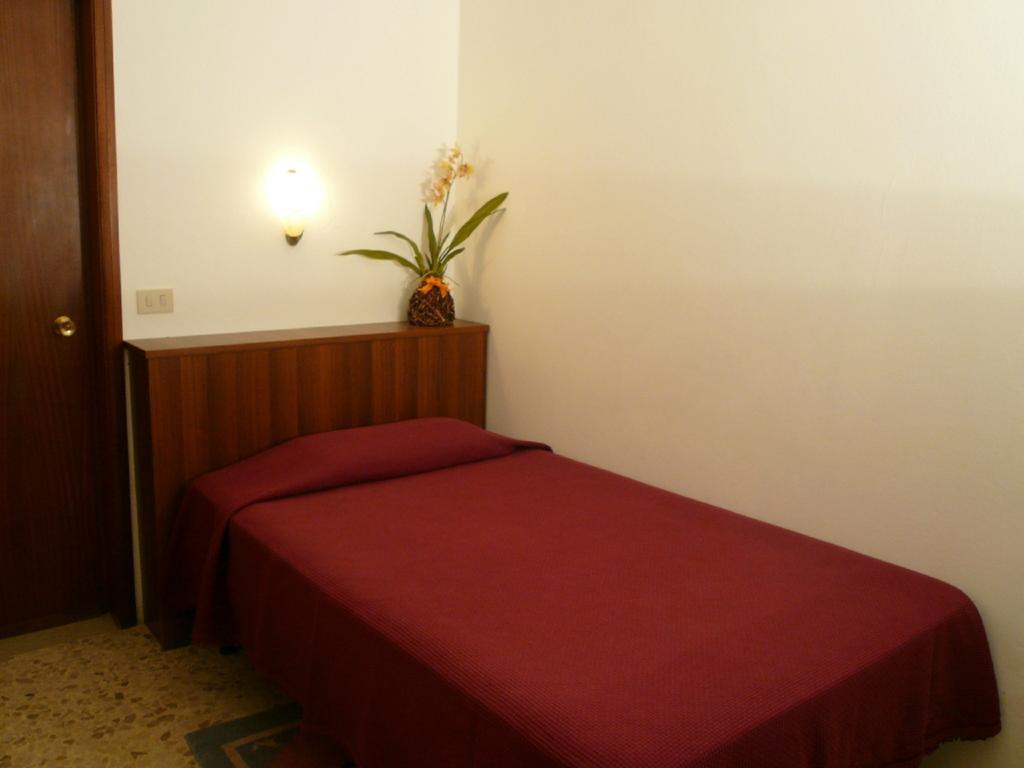 Albergo Ariston Tabiano Terme Rum bild